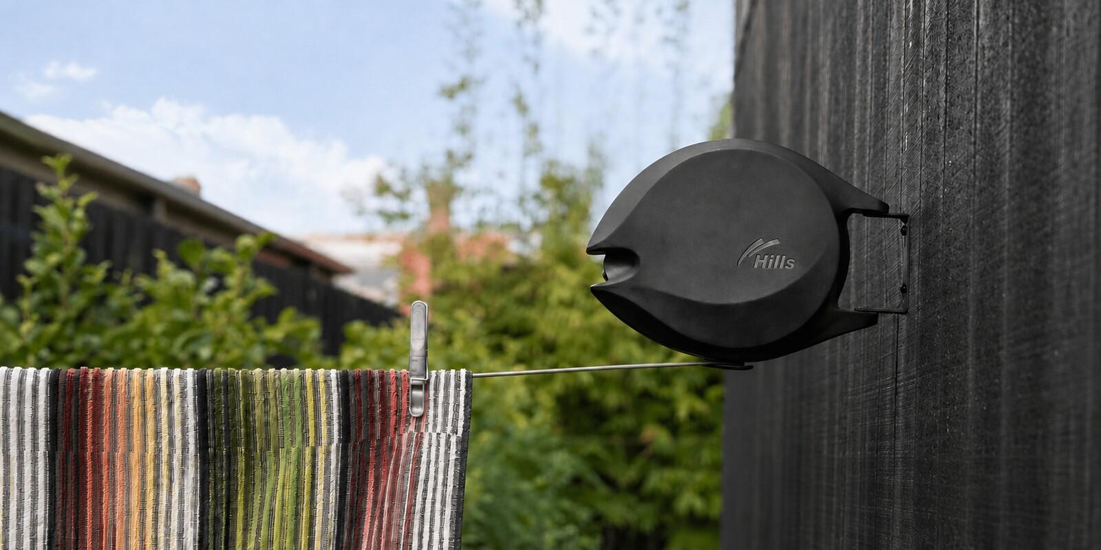 04-single-retractable-striped-towel