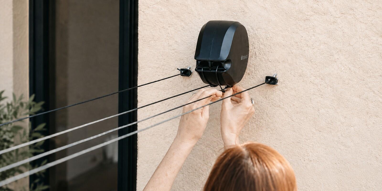 03-double-retractable-wall-mounted