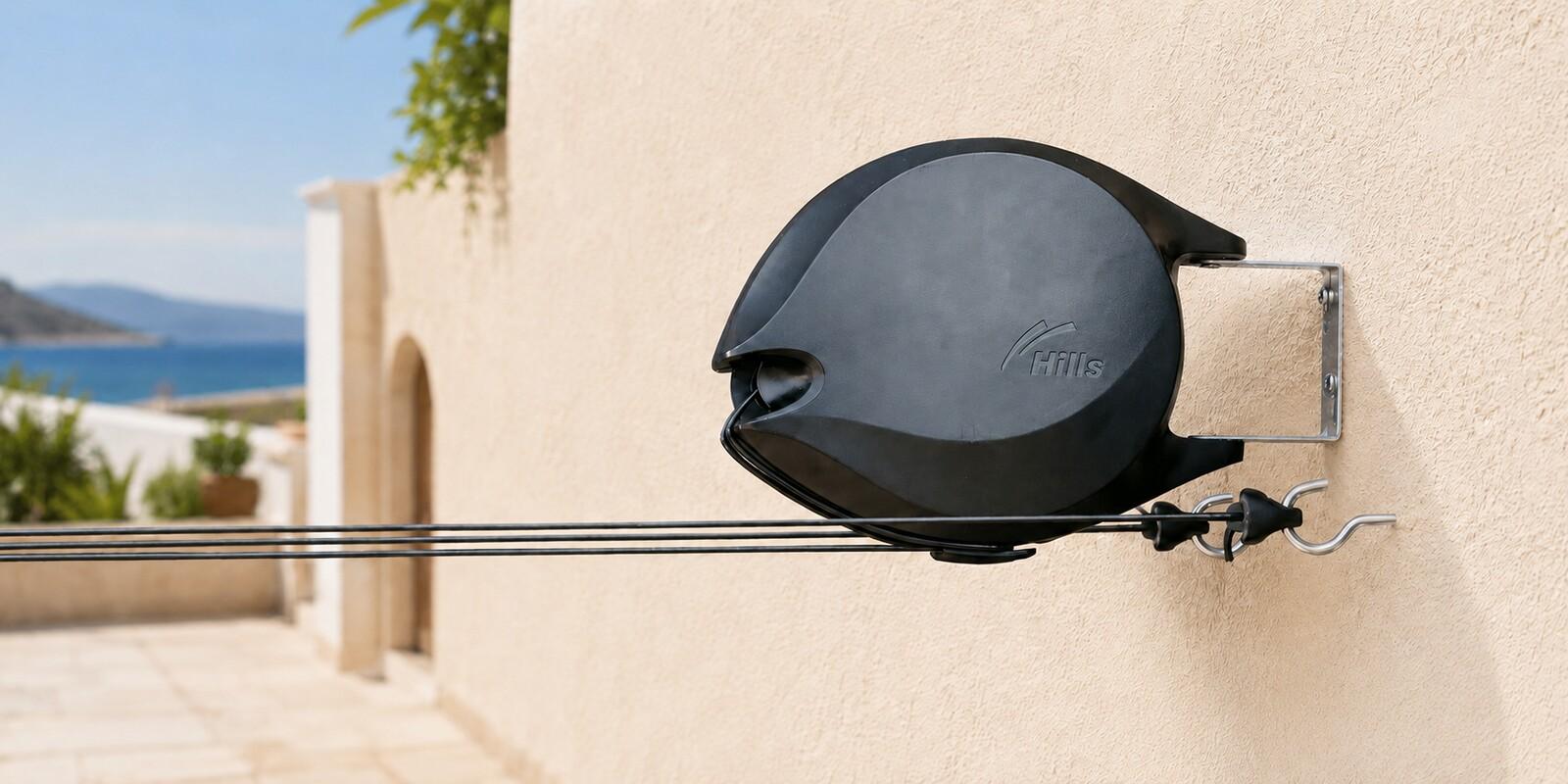 04-double-retractable-in-use-detail
